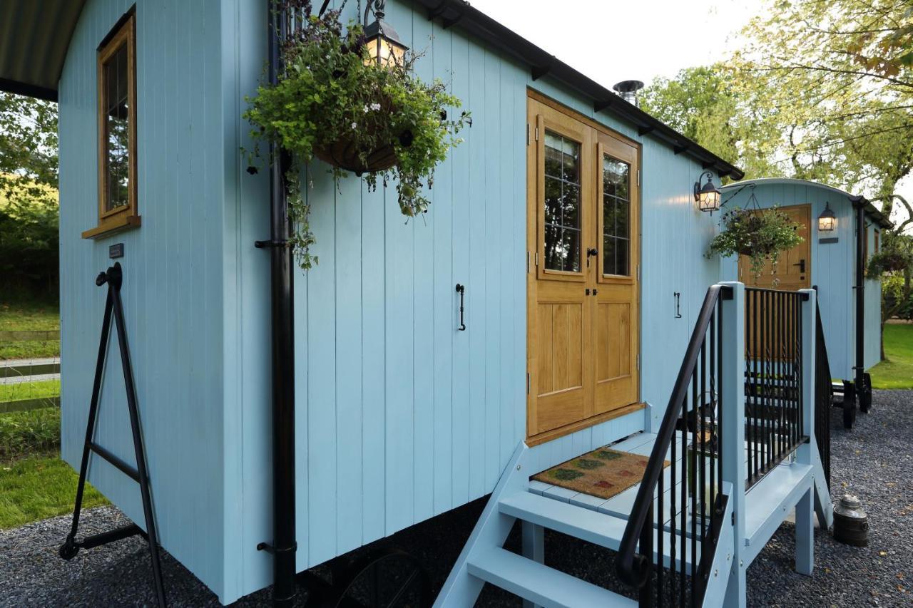 Upper Gelli Luxury Holiday Lodge, Converted Dairy & Cosy Shepherds Huts Welshpool Exterior foto