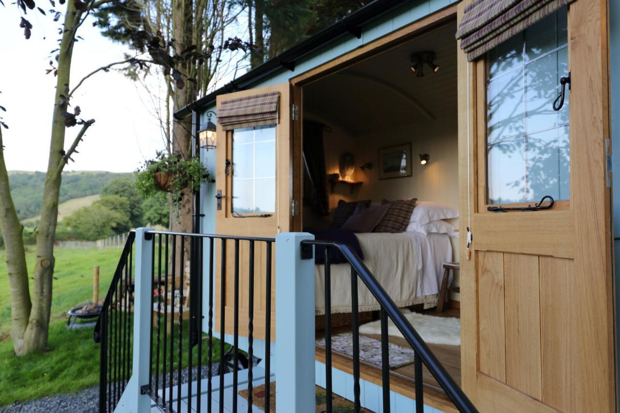 Upper Gelli Luxury Holiday Lodge, Converted Dairy & Cosy Shepherds Huts Welshpool Exterior foto