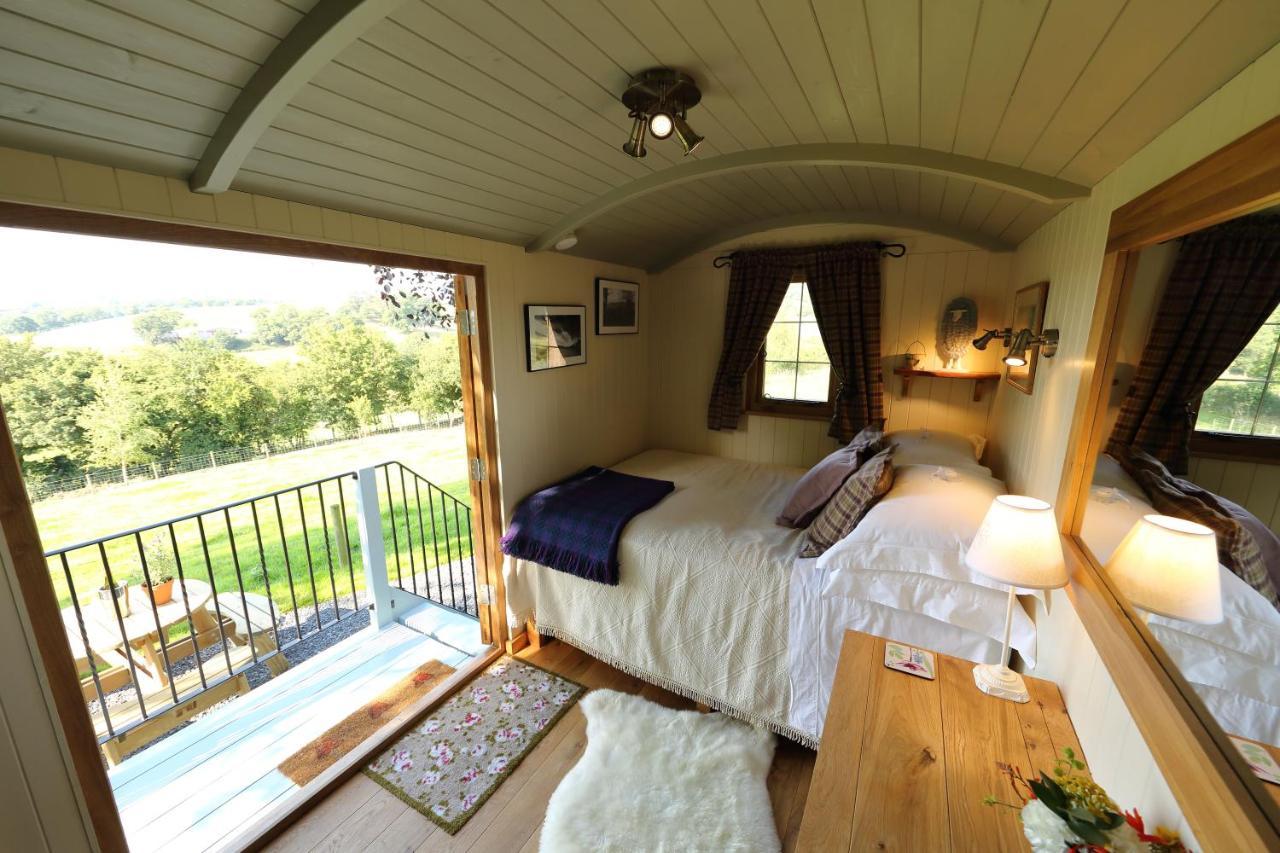 Upper Gelli Luxury Holiday Lodge, Converted Dairy & Cosy Shepherds Huts Welshpool Exterior foto