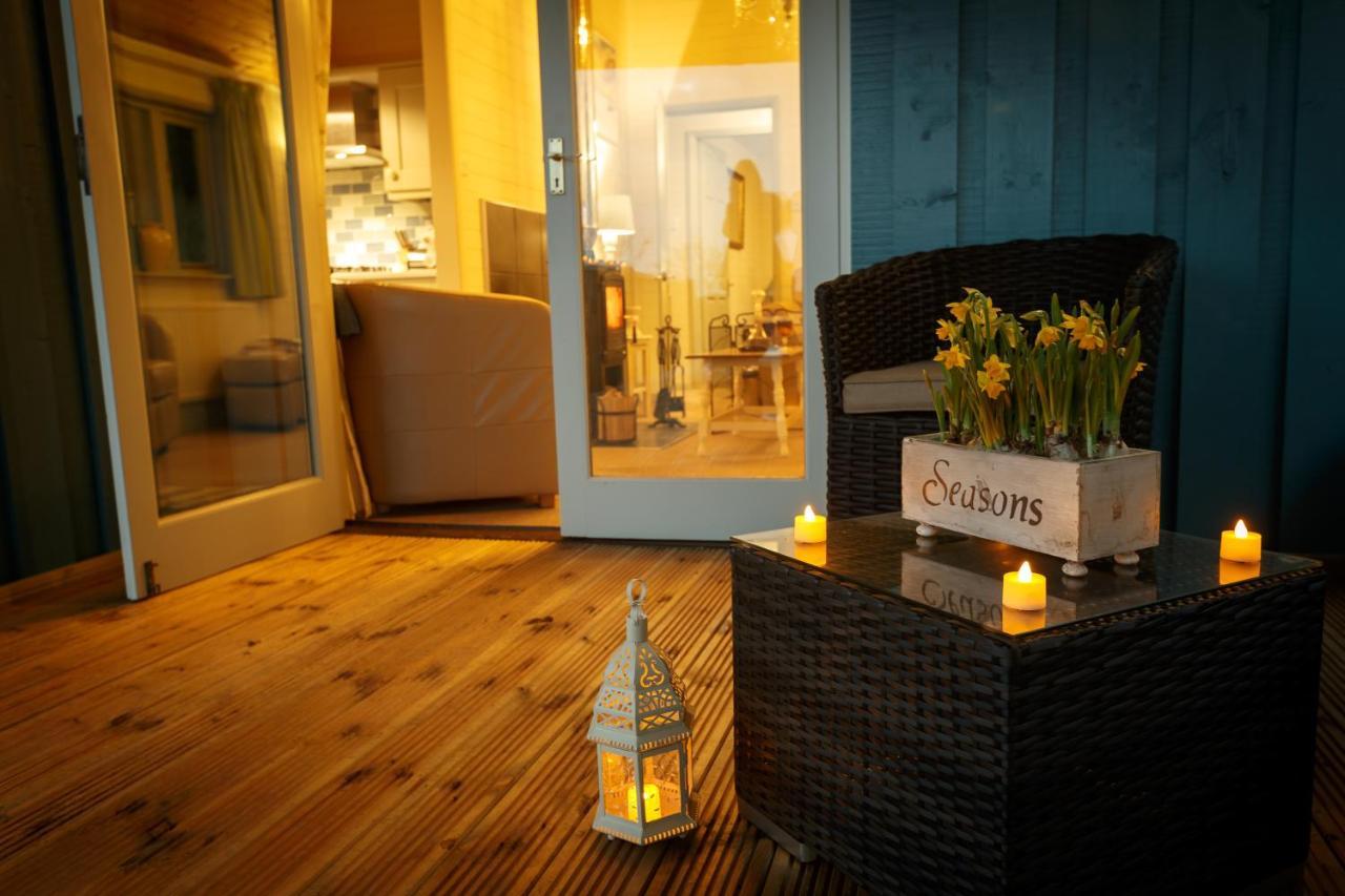 Upper Gelli Luxury Holiday Lodge, Converted Dairy & Cosy Shepherds Huts Welshpool Exterior foto