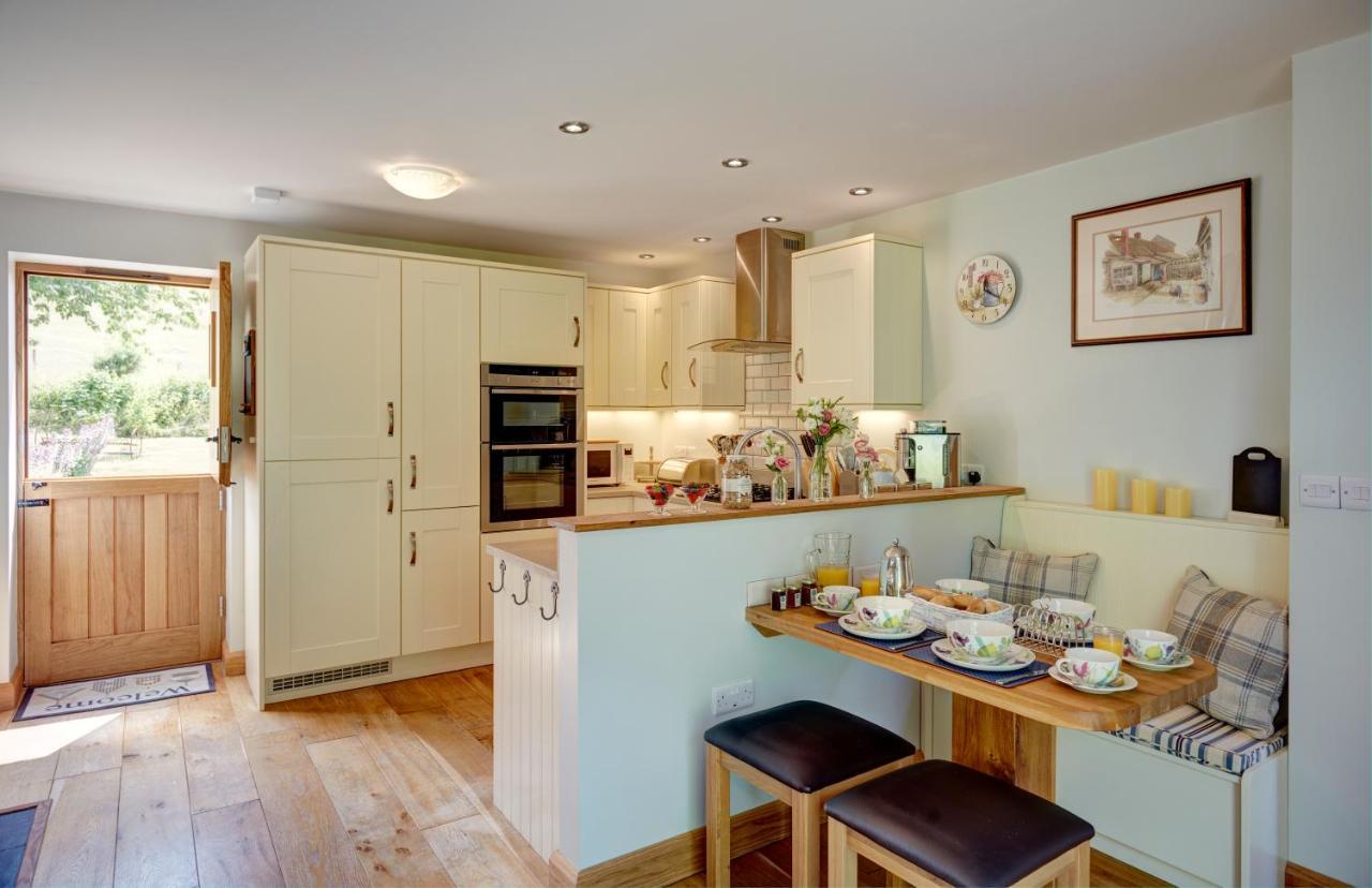 Upper Gelli Luxury Holiday Lodge, Converted Dairy & Cosy Shepherds Huts Welshpool Exterior foto