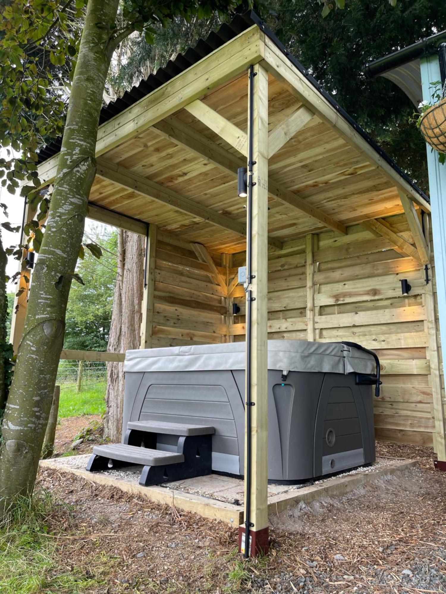 Upper Gelli Luxury Holiday Lodge, Converted Dairy & Cosy Shepherds Huts Welshpool Exterior foto